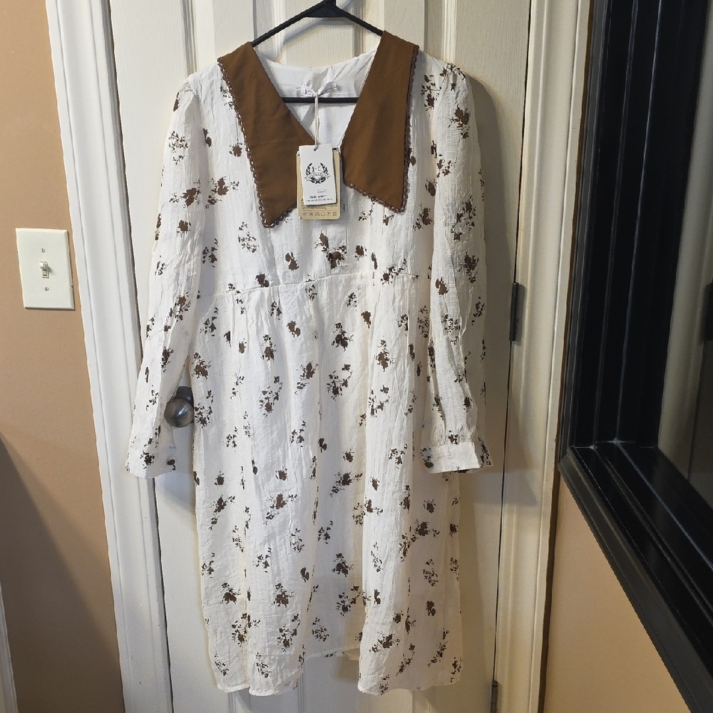 Chic Long Sleeve Floral Dress in White and Brown